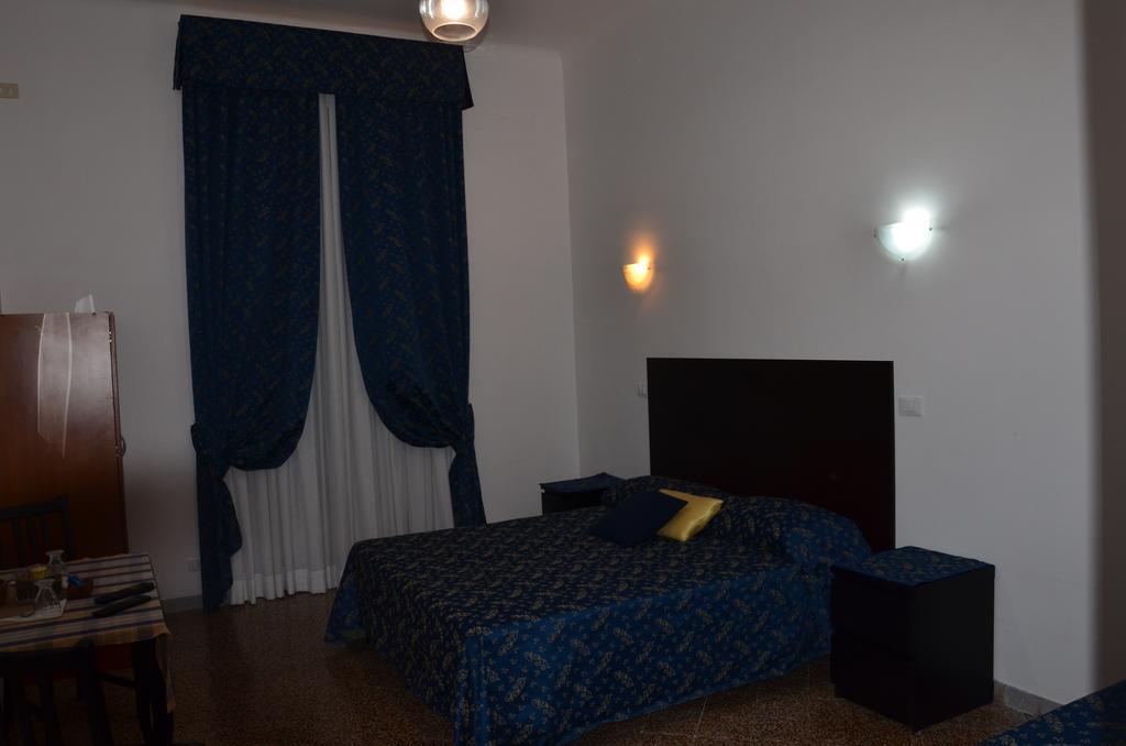 Ines Downtown B&B ローマ エクステリア 写真